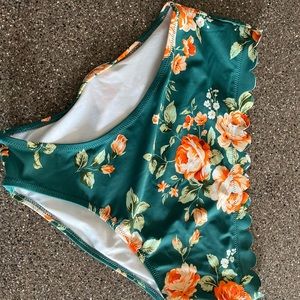Cupshe bikini size M. Nearly new. Smoke free home